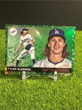 Tyler Glasnow 2025 Topps Chrome Platinum Toile White/Green Refractor /99